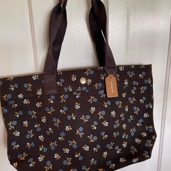 Beautiful Coach bag. this bag is on eBay for $139 I will match that price - Picture 13 of 16